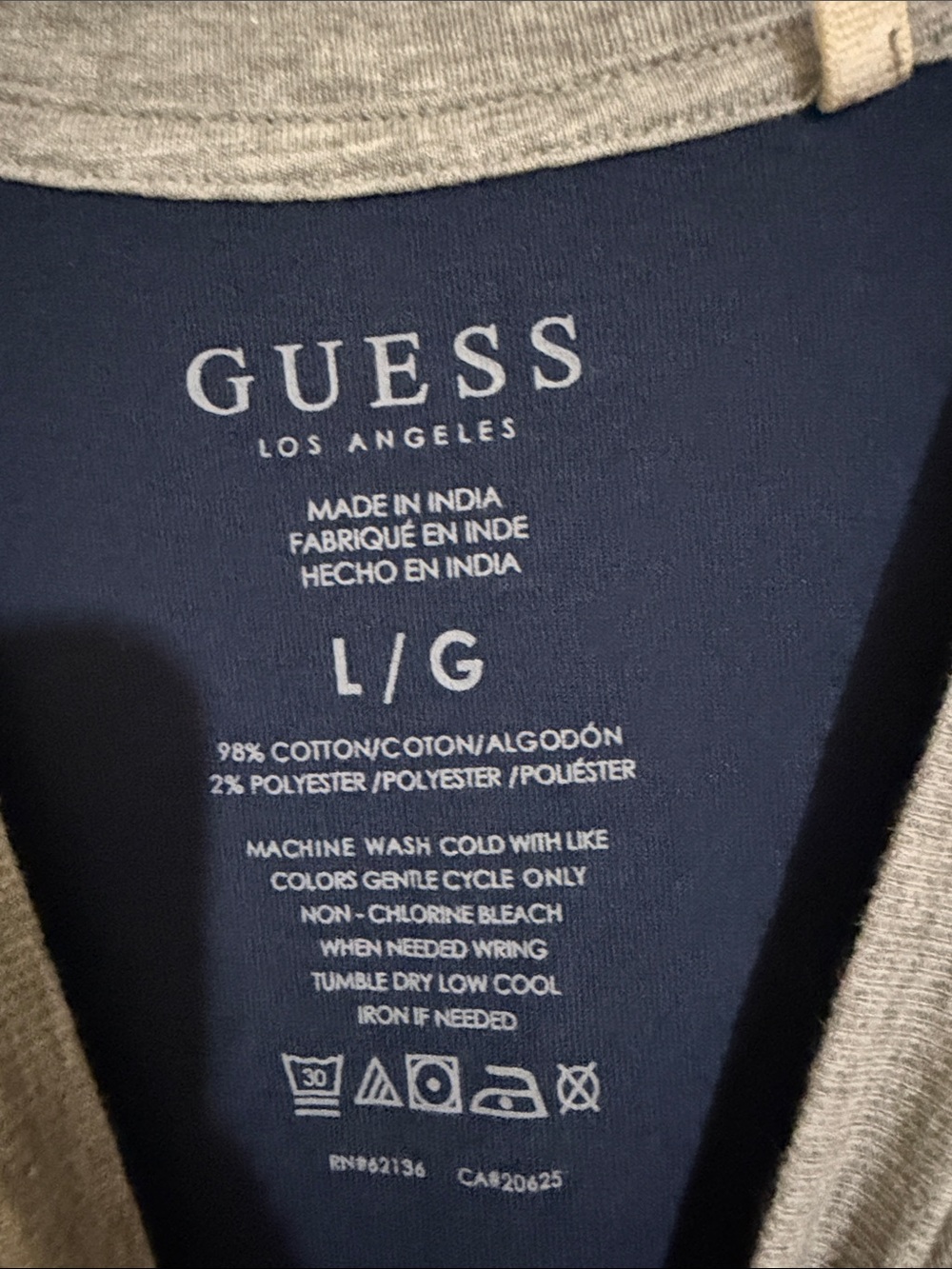Guess tee - Picture 2 of 3